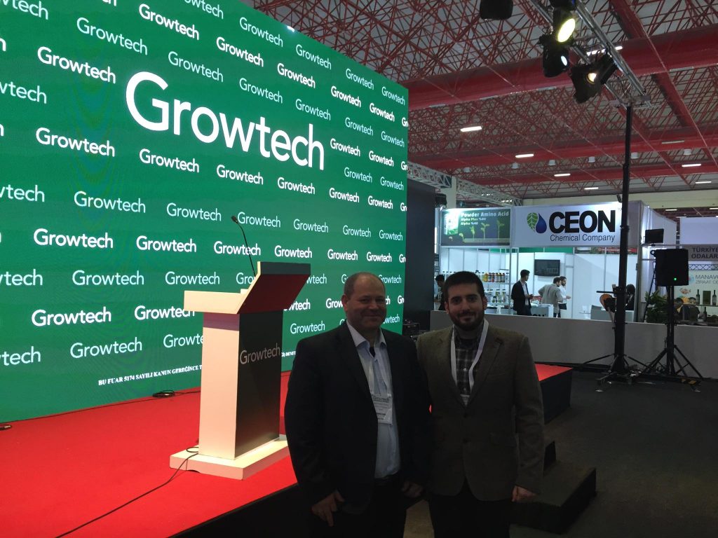 Pedro Sanchez y Eduard Fernando de Biocontrol Technologies en feria agrícola Growtech